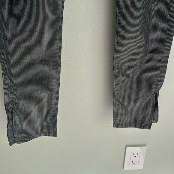 7 For All Mankind Women’s size 29 Roxanne Dark Gray Pinstripe Ankle Pants - Picture 2 of 10